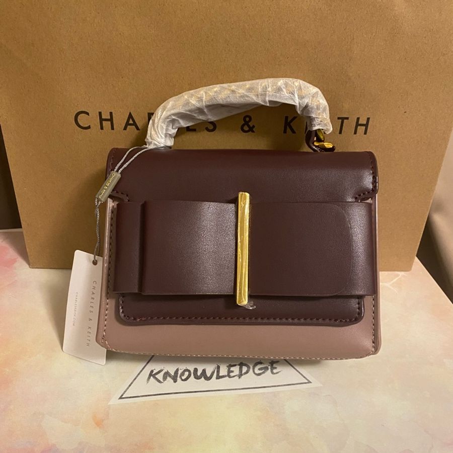 ⭐️ 全新標籤附背帶~CHARLES & KEITH 小ck 蝴蝶結金屬手提包(粉紫)可手提、側背❤️萊爾富免運費-0