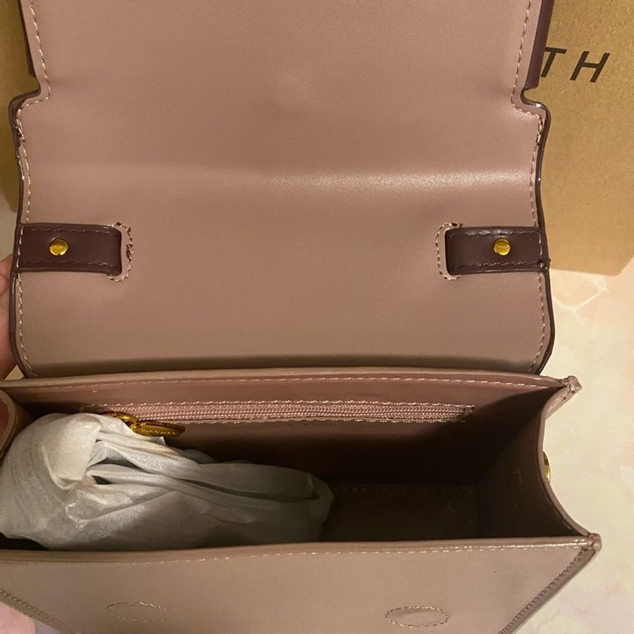 ⭐️ 全新標籤附背帶~CHARLES & KEITH 小ck 蝴蝶結金屬手提包(粉紫)可手提、側背❤️萊爾富免運費-1