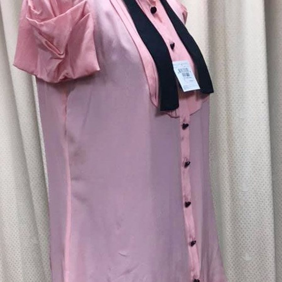 Moschino (Cheap & chic)全新未穿的粉色絲衫-2
