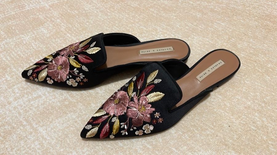 Charles & keith刺繡穆勒鞋-0