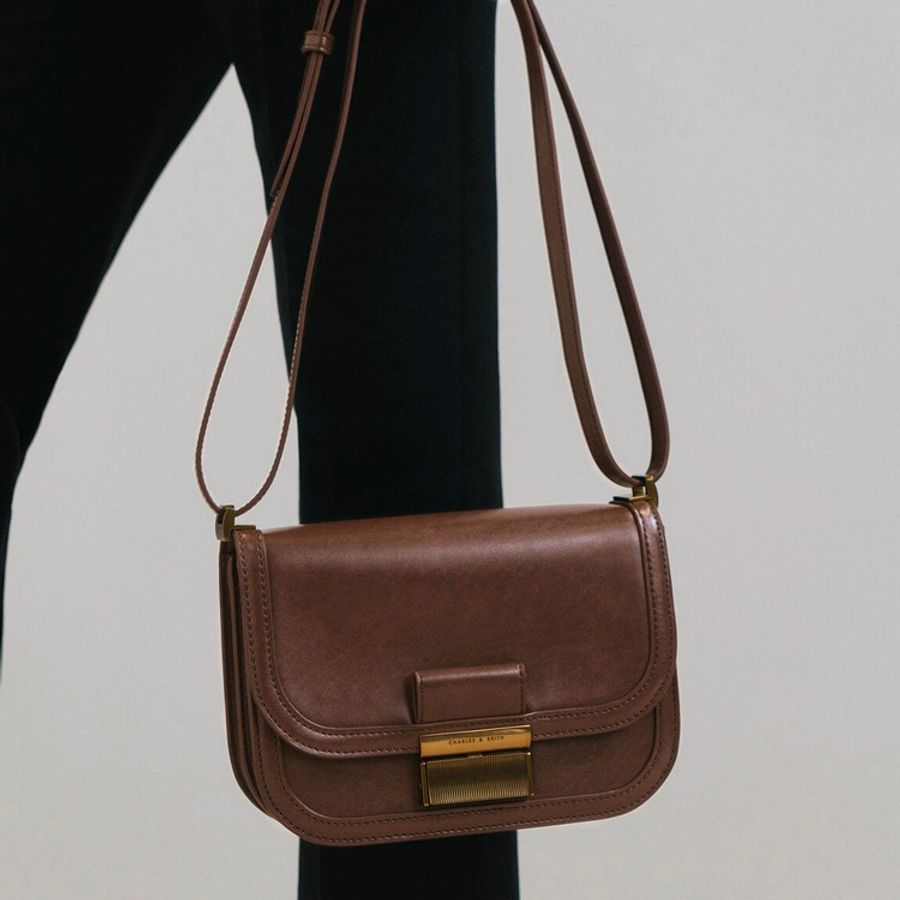 CHARLES & KEITH🤎 小ck 金釦包-3