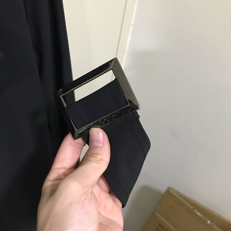 Wanko尖領設計感西裝外套 附腰帶-2
