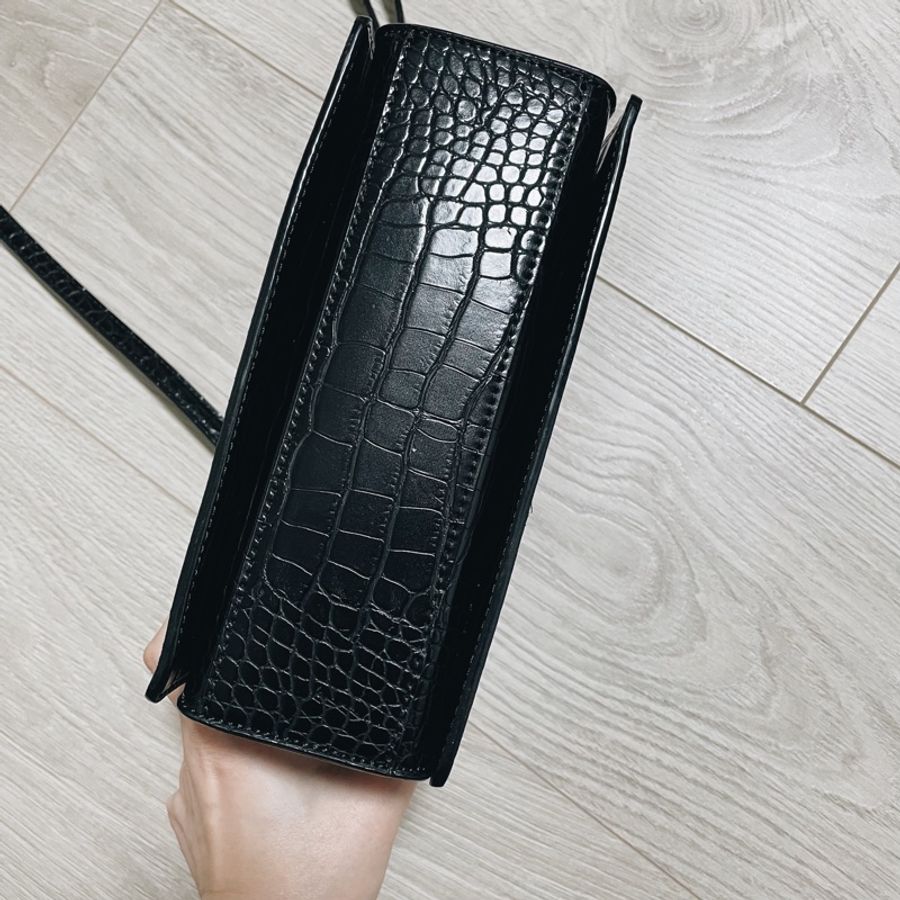 J'aime Store ✵ Charles & Keith 小CK - 經典 細鍊 金屬圓牌 肩背包 鱷魚紋 動物紋-8