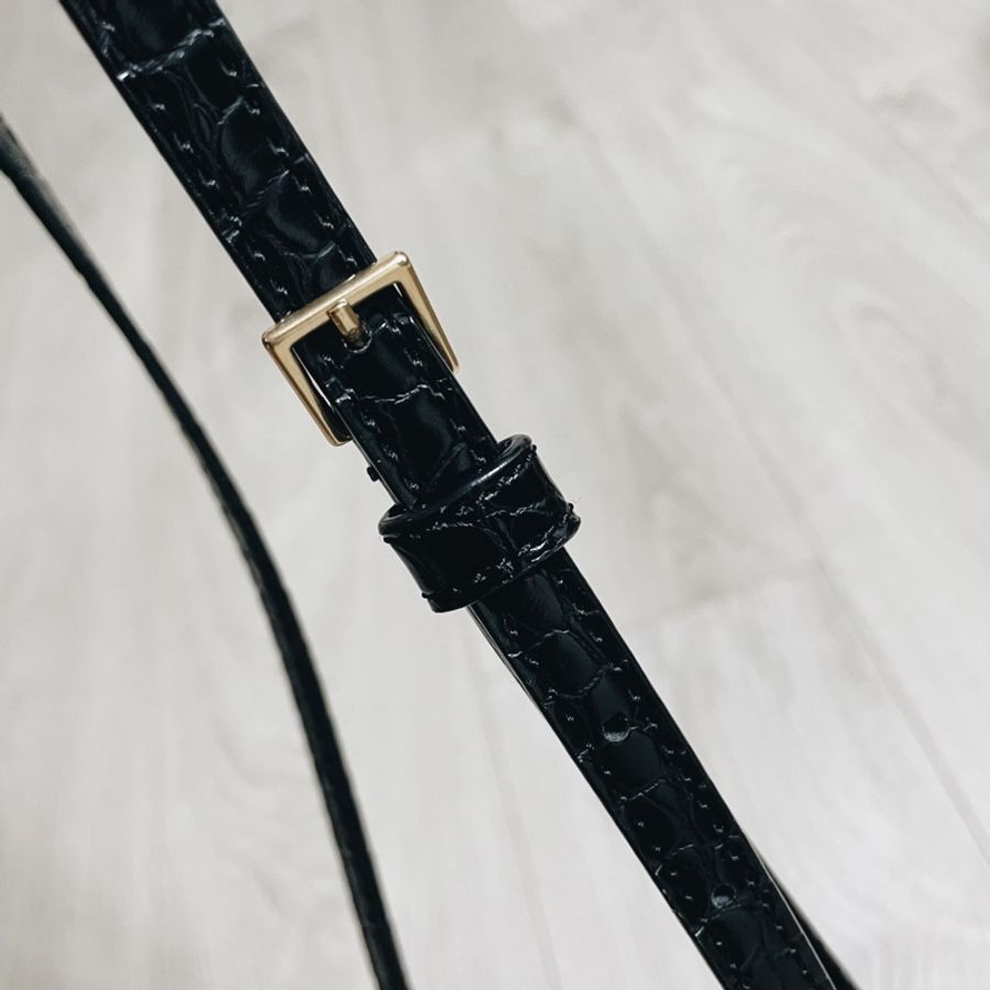 J'aime Store ✵ Charles & Keith 小CK - 經典 細鍊 金屬圓牌 肩背包 鱷魚紋 動物紋-9