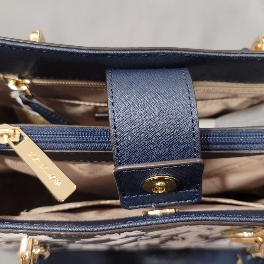 Michael Kors 海軍藍花卉印花雙肩包-19
