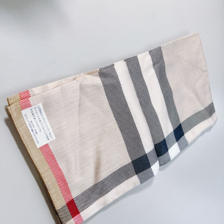 全新Burberry 方巾-1