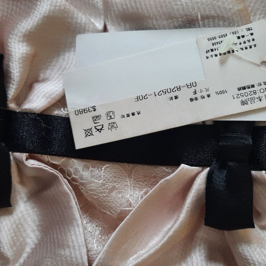 Ure日系品牌法式粉香檳色蕾絲段帶蝴蝶結小禮服-3