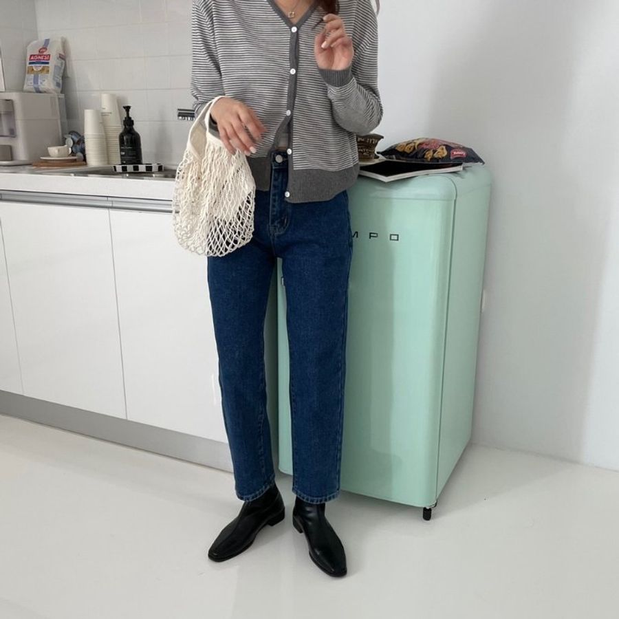 入秋的季節深藍直筒牛仔褲 百搭牛仔褲 顯瘦牛仔褲 小直筒牛仔褲 顯瘦長褲 牛仔長褲 二手 (實拍照為原賣家拍攝)-0