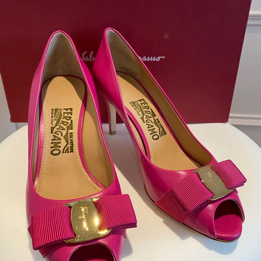Salvatore Ferragamo 露指蝴蝶結跟鞋-1