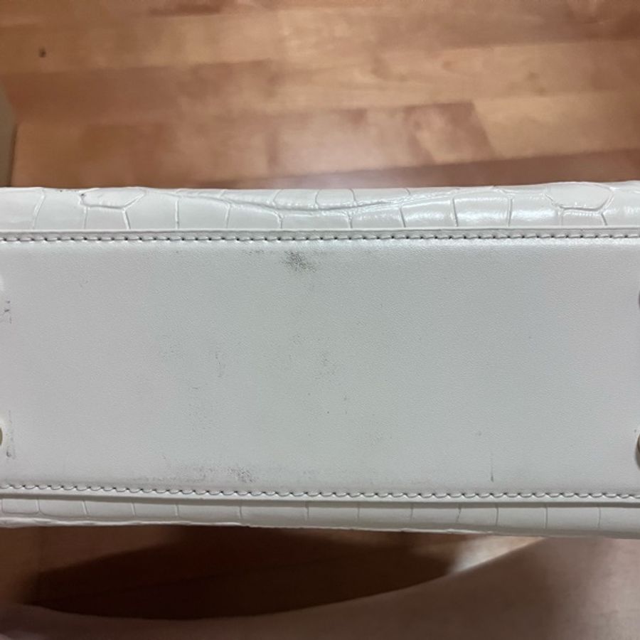 Michael Kors 白色壓鱷魚紋小包(可手提、附背帶)-4