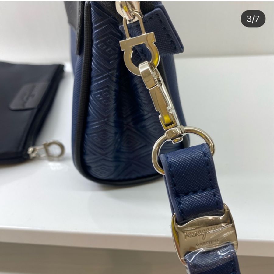 Ferragamo收納包/化妝包（含子母包+品牌logo吊飾）全新-2