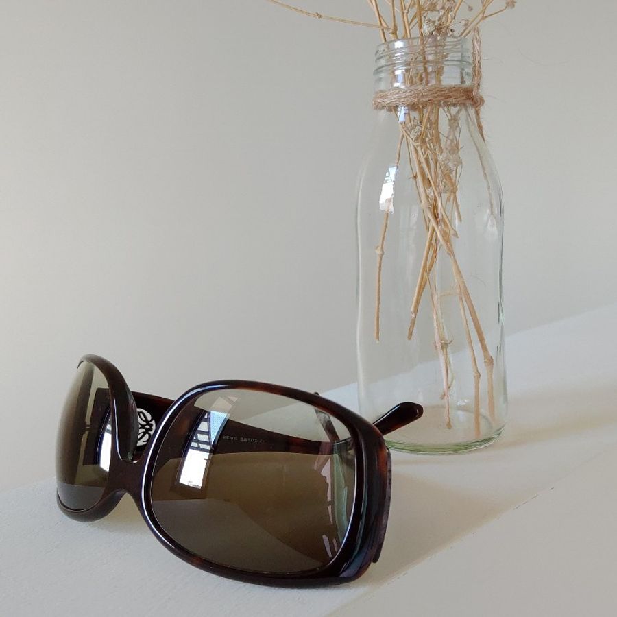 【LOEWE】西班牙皇室品牌羅威Loewe圓形貴氣經典LOGO太陽眼鏡(琥珀)SLW695-09XK-1