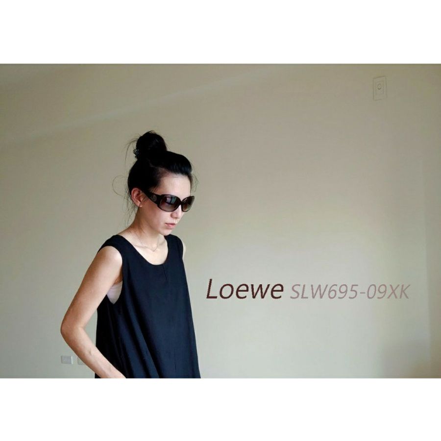 【LOEWE】西班牙皇室品牌羅威Loewe圓形貴氣經典LOGO太陽眼鏡(琥珀)SLW695-09XK-4