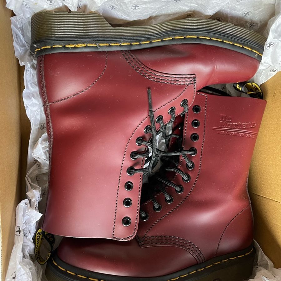 Dr.Martens 經典酒紅中筒靴 狀況極好-1
