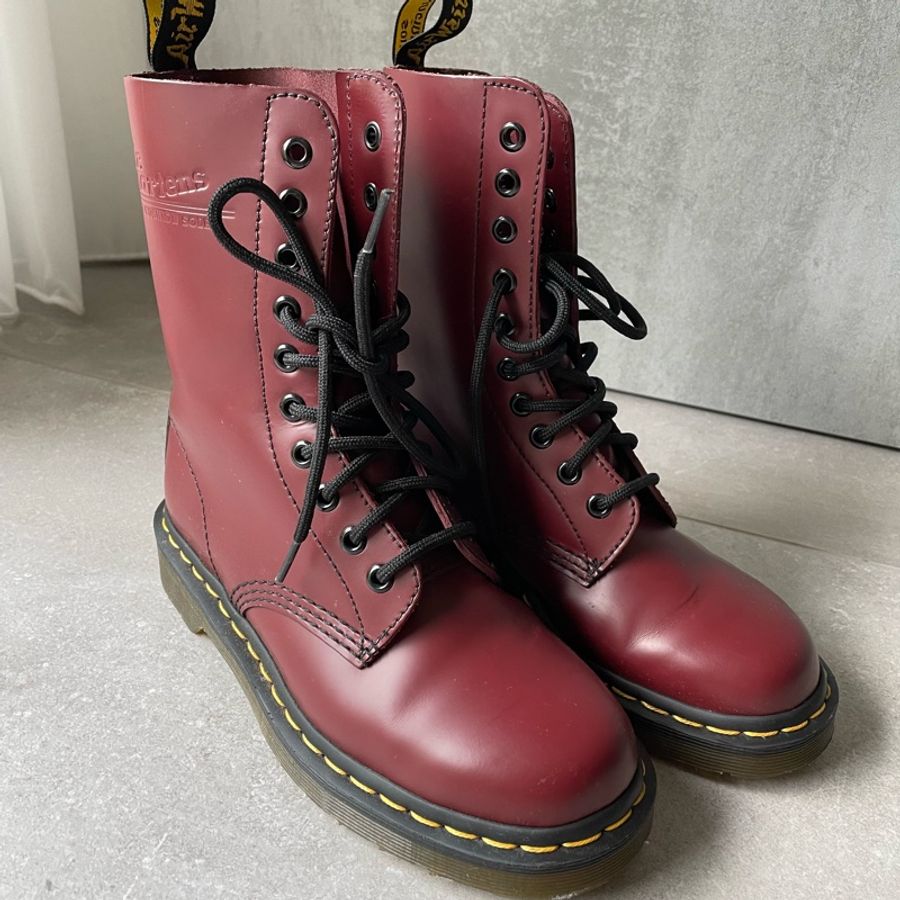 Dr.Martens 經典酒紅中筒靴 狀況極好-3