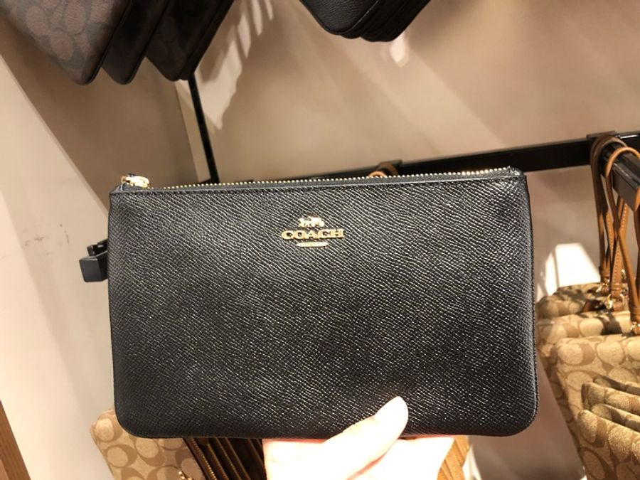 Coach 經典款手拿包-0