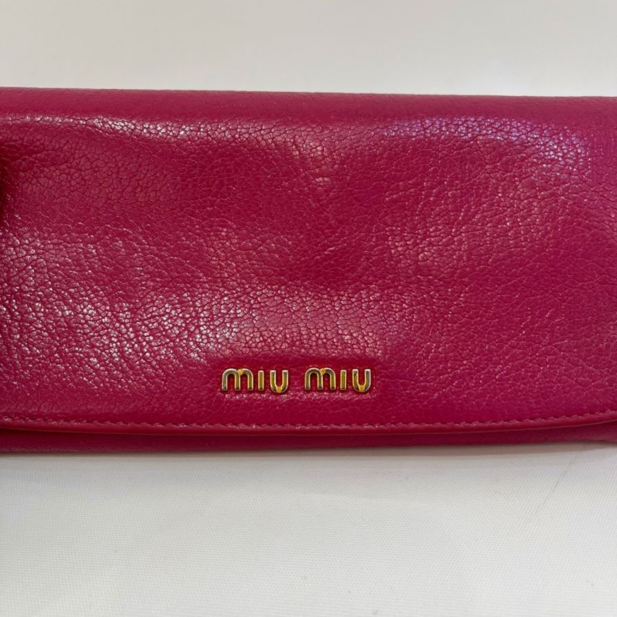 〈MIUMIU 〉立體金LOGO桃紅釦式皮夾-3