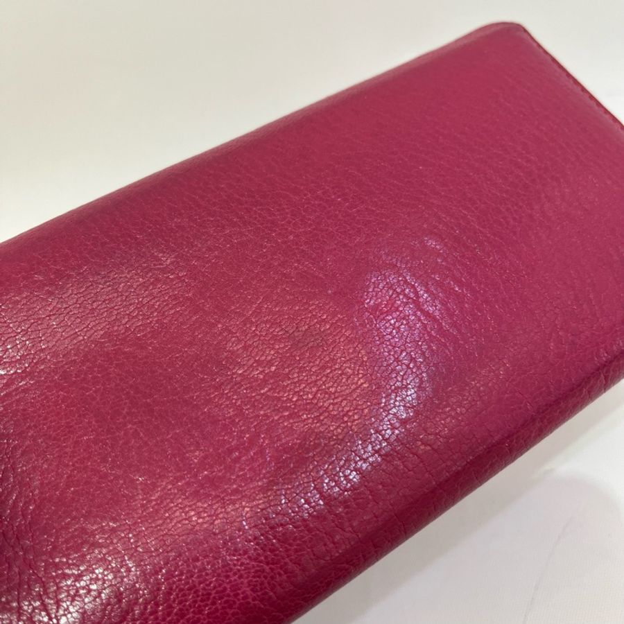 〈MIUMIU 〉立體金LOGO桃紅釦式皮夾-4