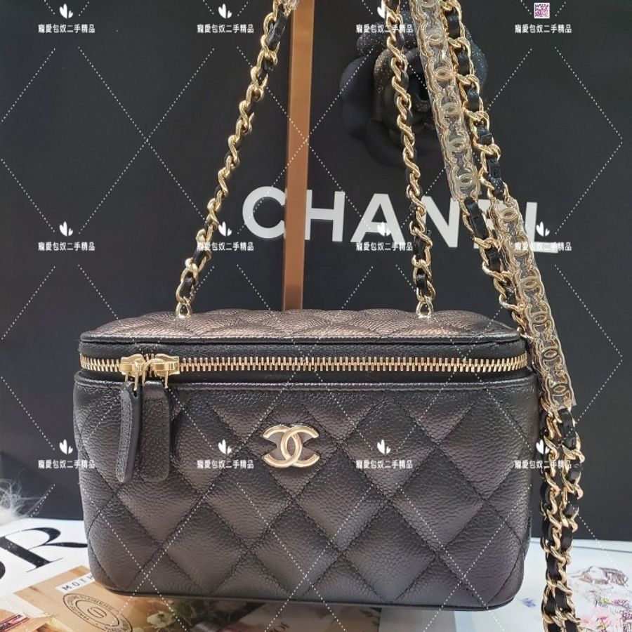 【寵愛包奴】Chanel 鏈條雙clogo 荔枝黑金長盒子 內裡還有鏡子唷-0