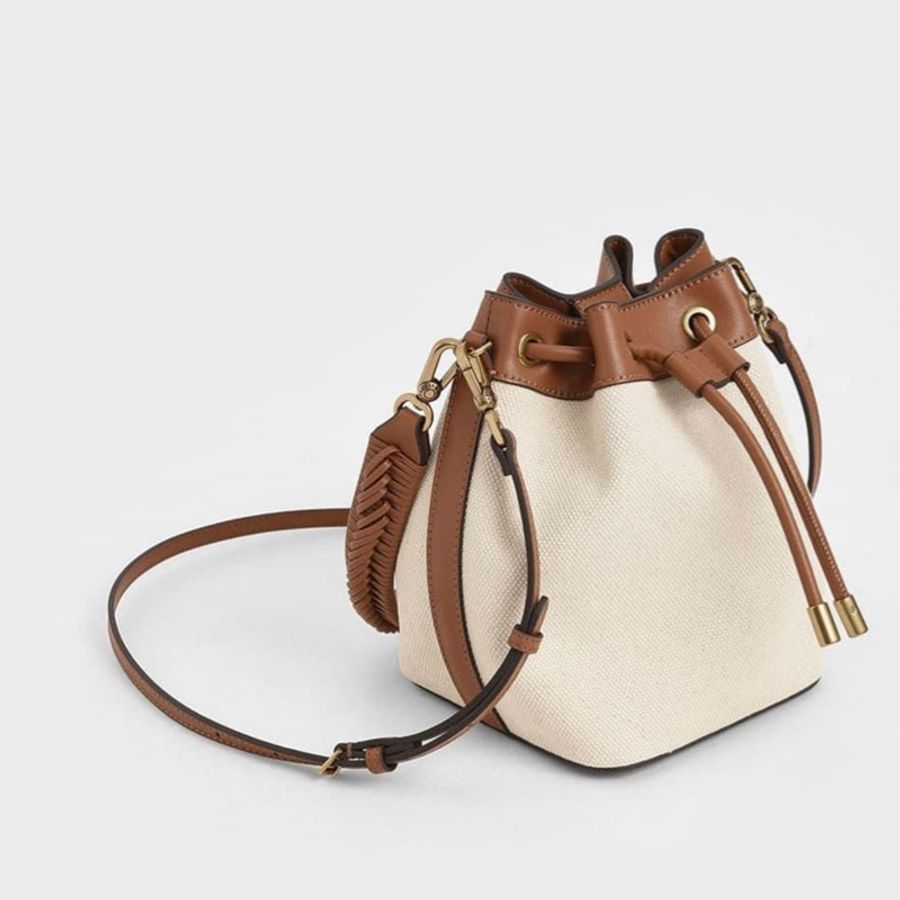 charles & keith 編織提把水桶包-4