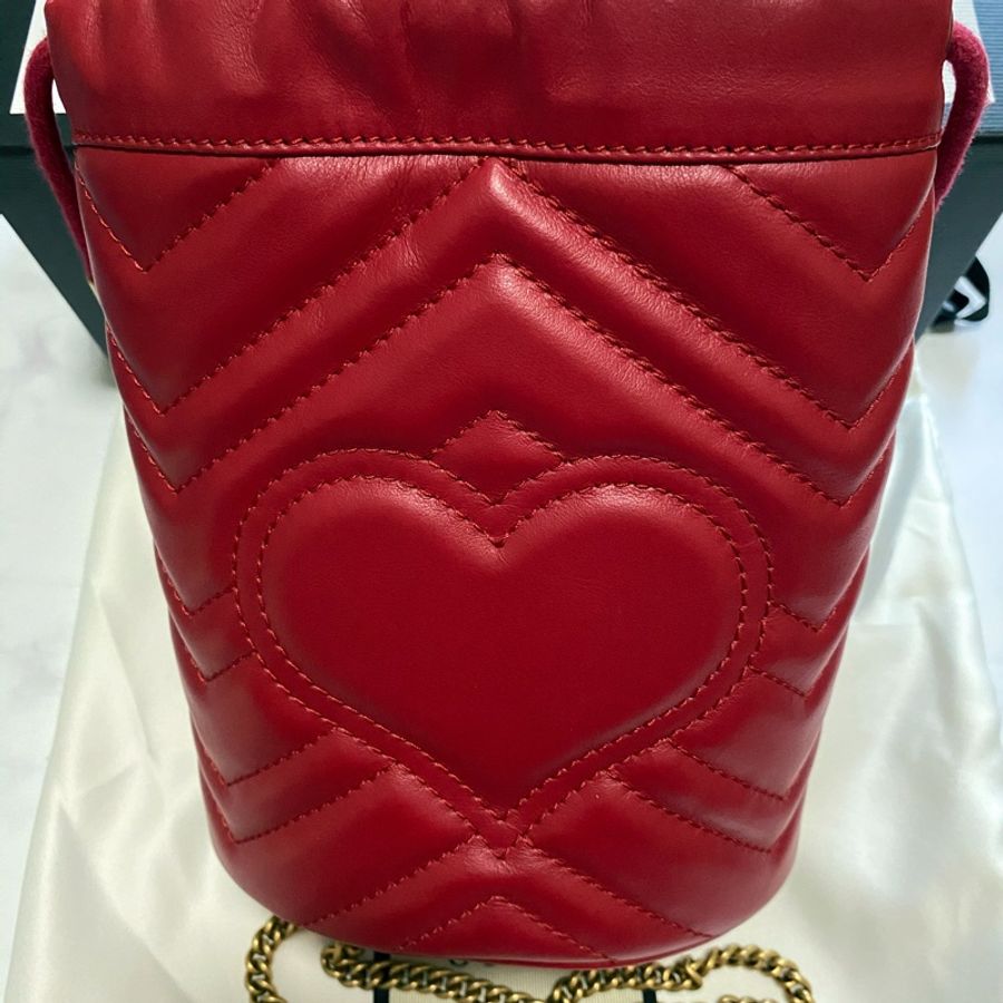 【GUCCI】經典GG Marmont 系列 小牛皮 迷你水桶包-1