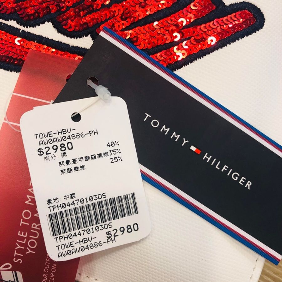 二手正品9.5新Tommy Hilfiger手拿包(附紙袋、防塵套)雙邊扣環可自加背帶-2