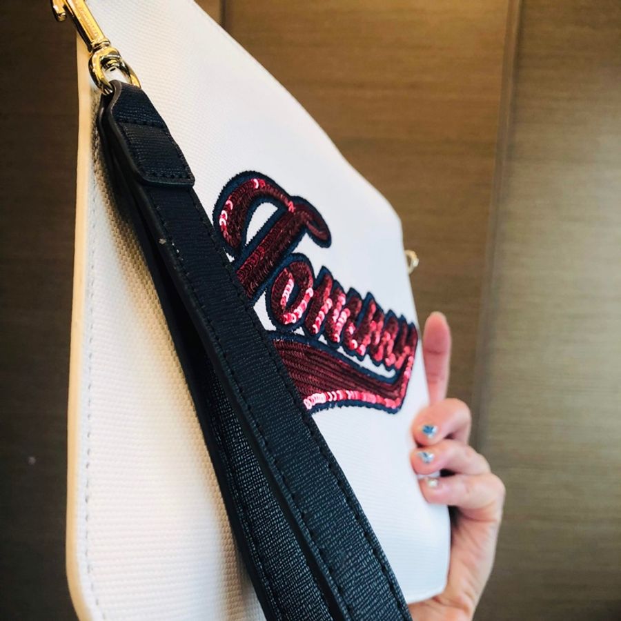 二手正品9.5新Tommy Hilfiger手拿包(附紙袋、防塵套)雙邊扣環可自加背帶-8