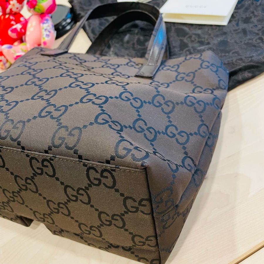 二手正品近全新Gucci 緹花托特包/手提包+🎁贈小熊絲巾(近全新/防潑水材質/滾皮邊)看圖看內文-11