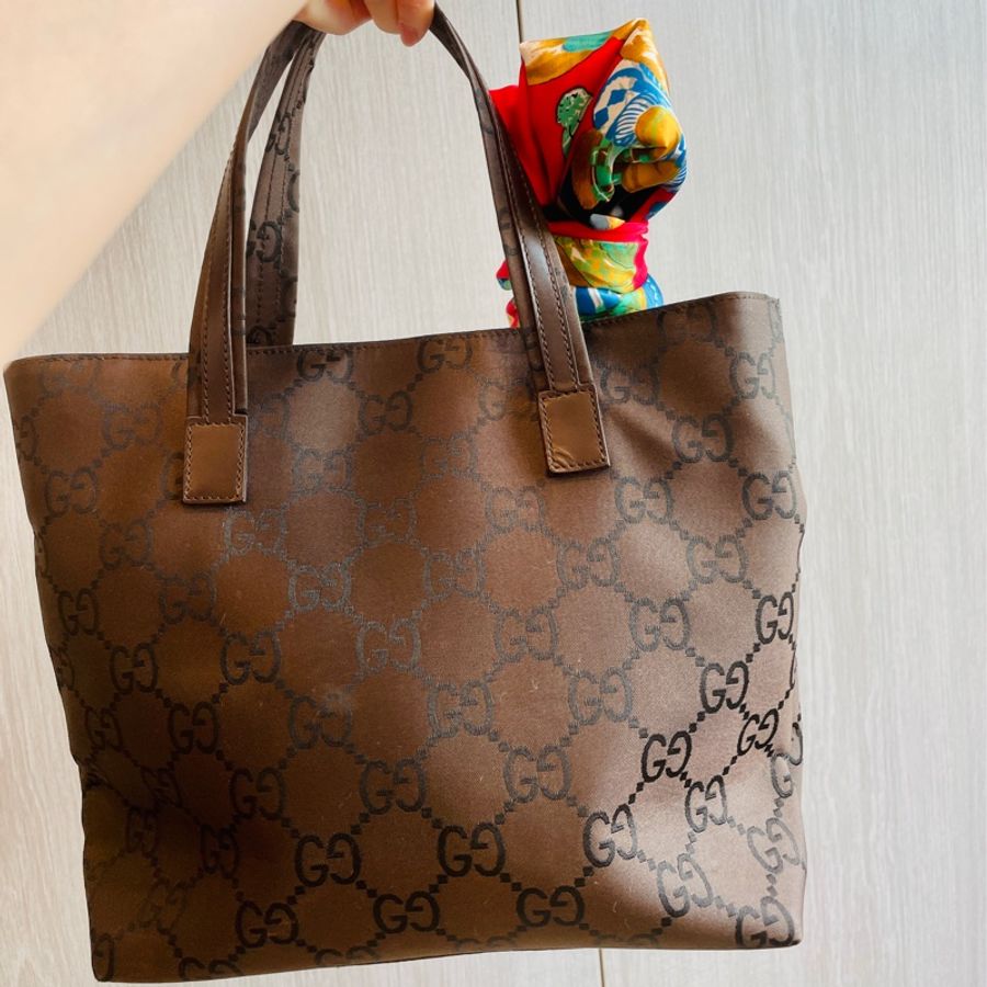 二手正品近全新Gucci 緹花托特包/手提包+🎁贈小熊絲巾(近全新/防潑水材質/滾皮邊)看圖看內文-1