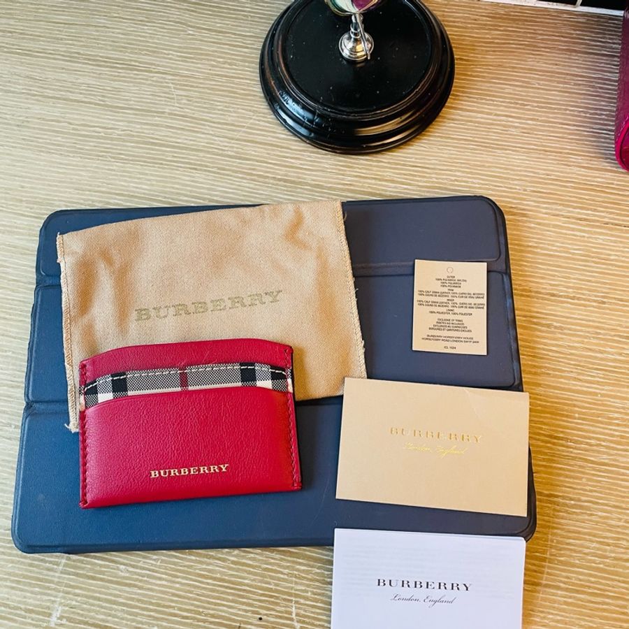 二手正品Burberry 紅色格紋小牛皮卡夾(附購卡/品牌卡/防塵套)看圖看內文-0