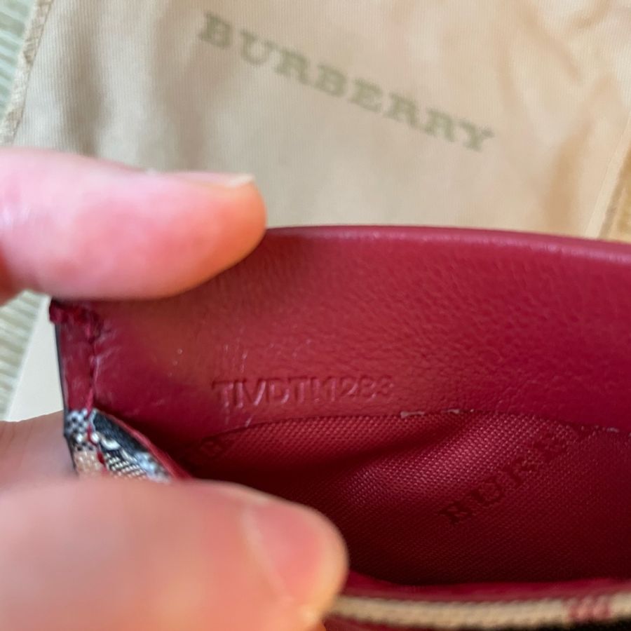 二手正品Burberry 紅色格紋小牛皮卡夾(附購卡/品牌卡/防塵套)看圖看內文-3