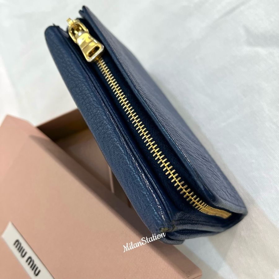 〈 MIUMIU〉寶藍色金字logo拉鍊中夾-3
