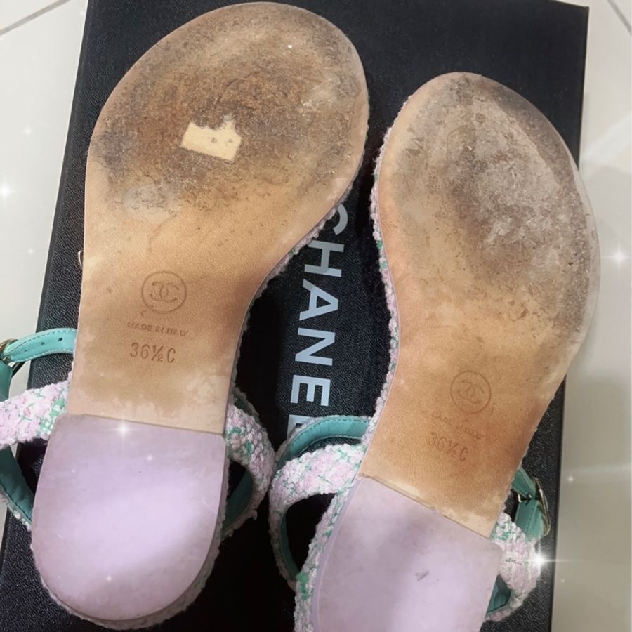 Chanel香奈兒 春夏 經典雙C LOGO夾腳涼鞋丁字平底 ❤️甜又美❗️CHANEL水藍毛呢寶石雙C涼鞋-2