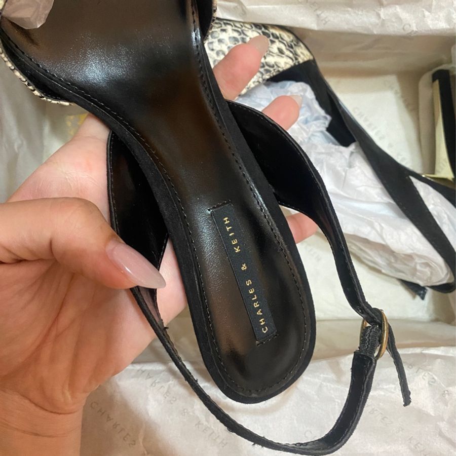 39號CHARLES & KEITH小ck 尖頭蛇紋露跟鞋-5
