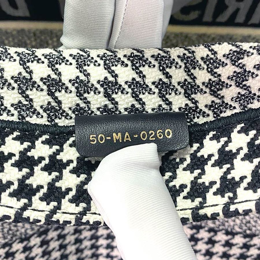 【Dior】黑色大型千鳥格紋刺繡 中碼DIOR BOOK TOTE-7