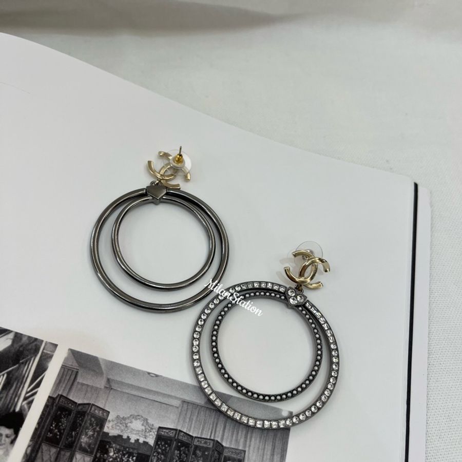 〈 CHANEL〉雙圈logo吊墜耳環-5