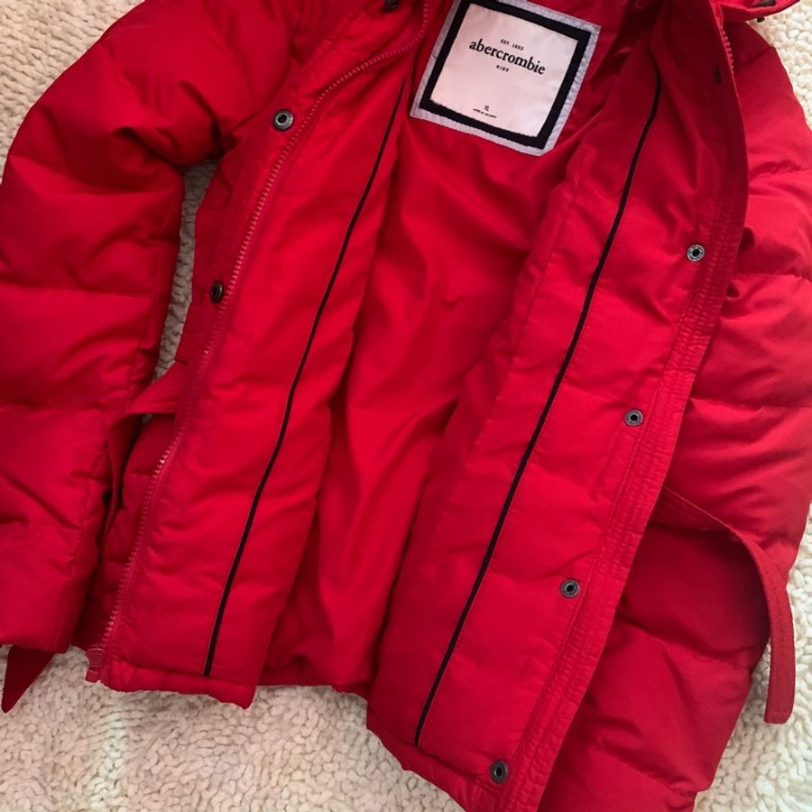 二手私物【Abercrombie】狀態極新 亮紅色羽絨短大衣 只穿過一~兩次 (買家未取貨重新刊登)-3