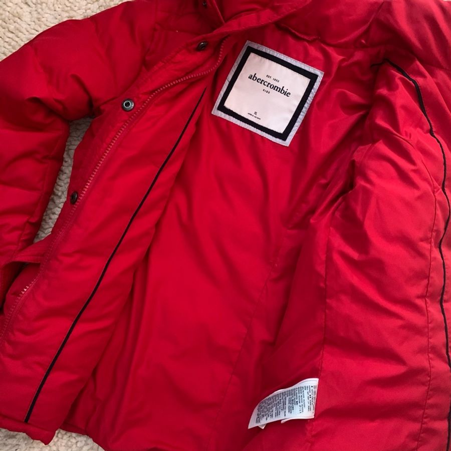 二手私物【Abercrombie】狀態極新 亮紅色羽絨短大衣 只穿過一~兩次 (買家未取貨重新刊登)-5