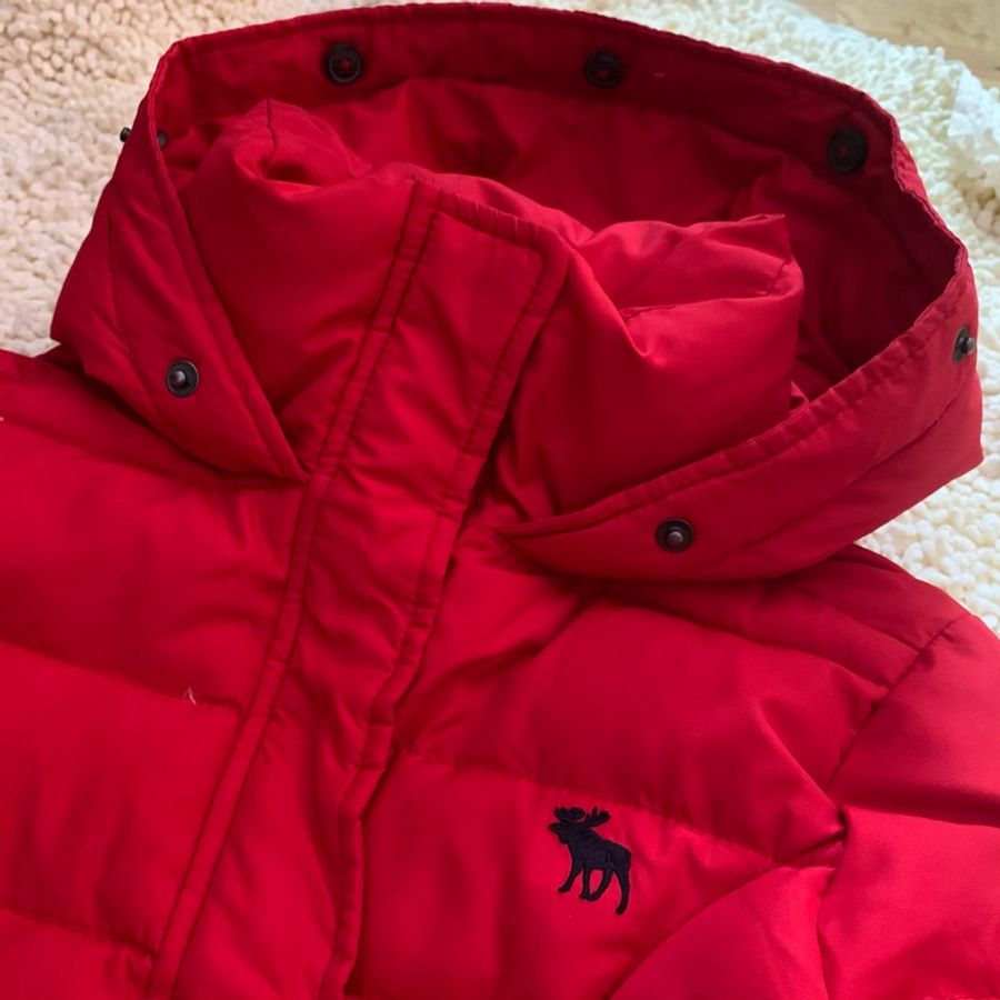 二手私物【Abercrombie】狀態極新 亮紅色羽絨短大衣 只穿過一~兩次 (買家未取貨重新刊登)-6