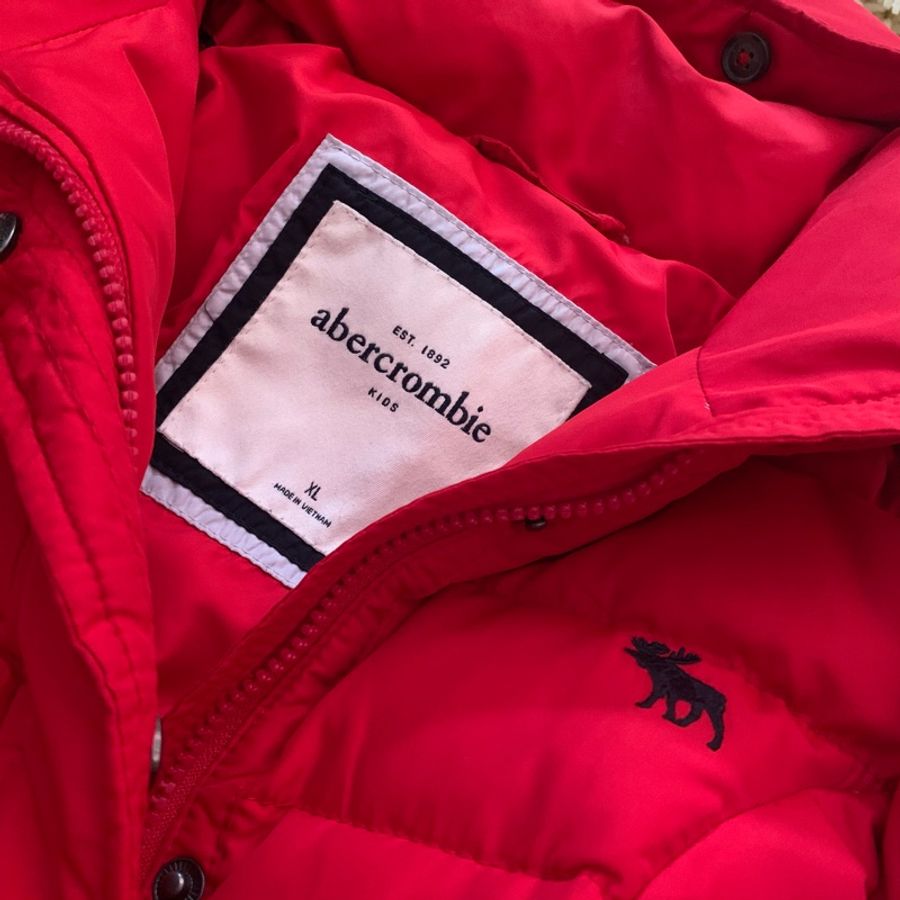 二手私物【Abercrombie】狀態極新 亮紅色羽絨短大衣 只穿過一~兩次 (買家未取貨重新刊登)-7