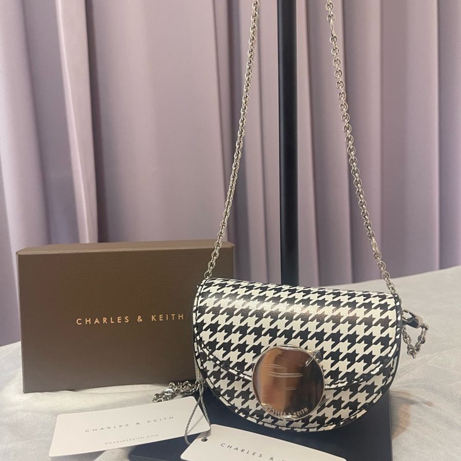 CHARLES&KEITH女包CK6-30780986金屬扣飾女士錬條零錢包 小廢包 斜背包 肩背包-0