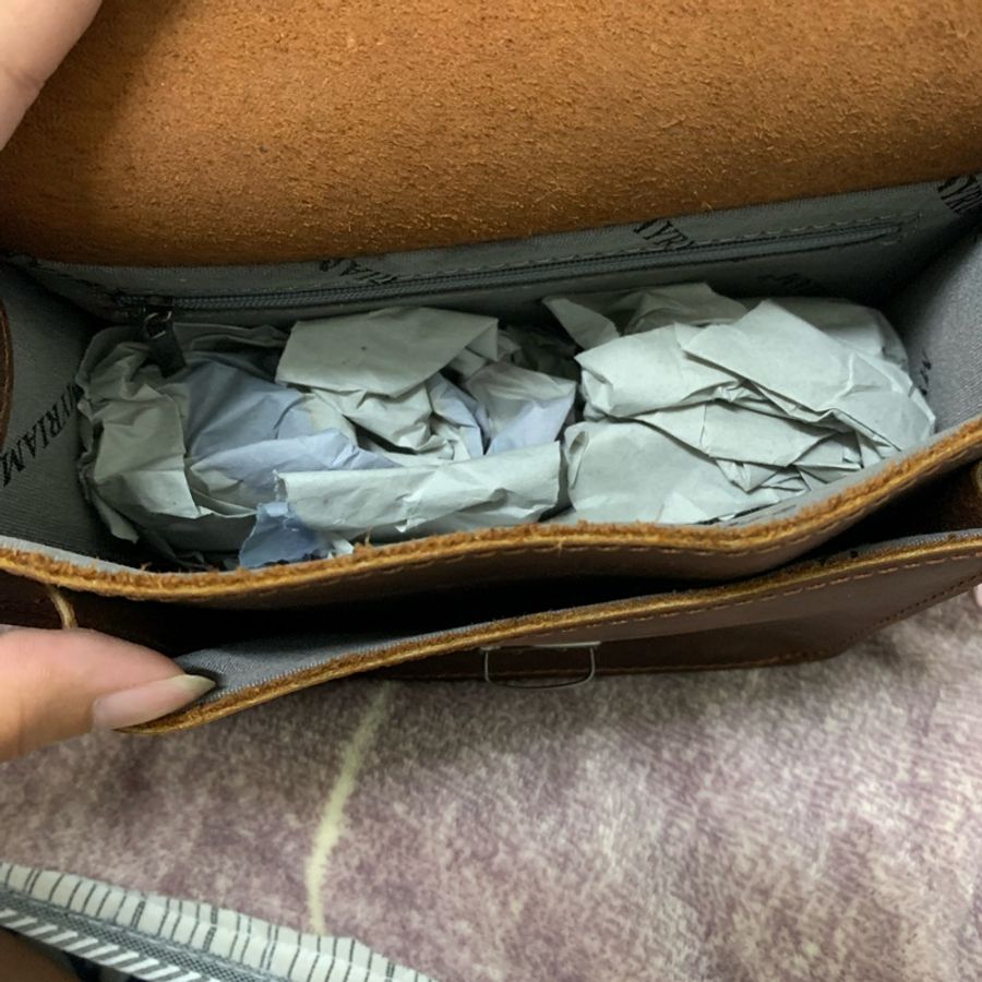 瘋馬皮學院風側背-1