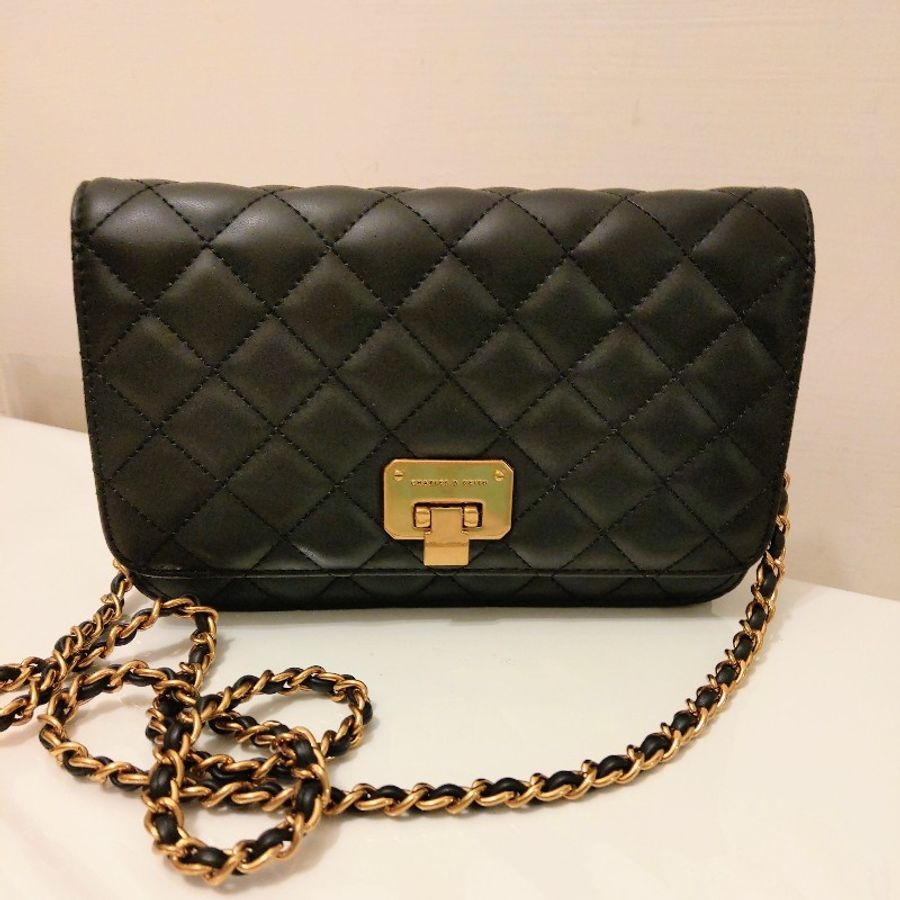 (客訂2件併單)Charles & Keith 黑色菱格紋絎縫手拿肩背鏈條包-0