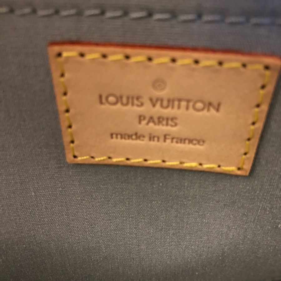 ‘客戶已保留’LV  M9508 白色老花漆面壓紋手提(肩背)包，95成新，尺寸：W33cm×H15cm×D14cm （手提袋可調整20-25左右）。-6
