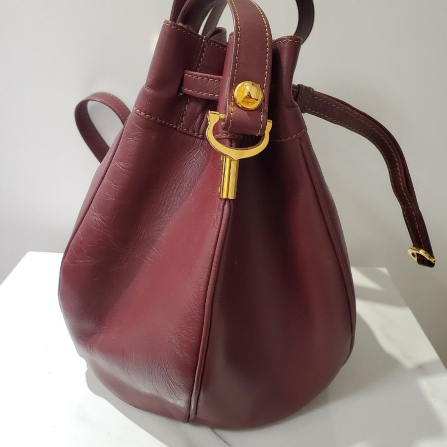 🎀👜曼蒂二手精品👜🎀 Cartier 卡地亞波爾多紅抽繩小號mini水桶包-3
