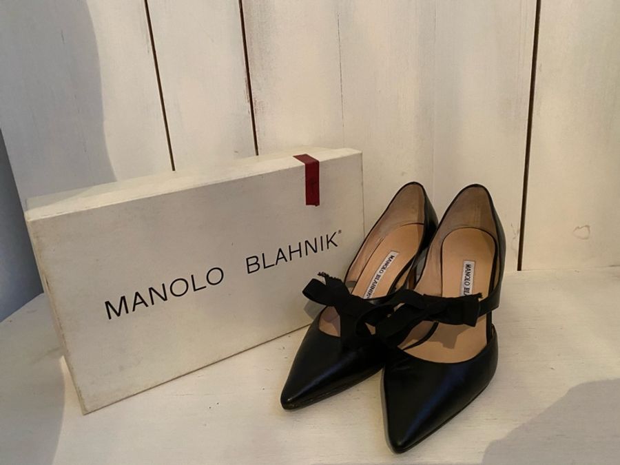 Manolo Blahnik 黑色牛皮高跟鞋-1
