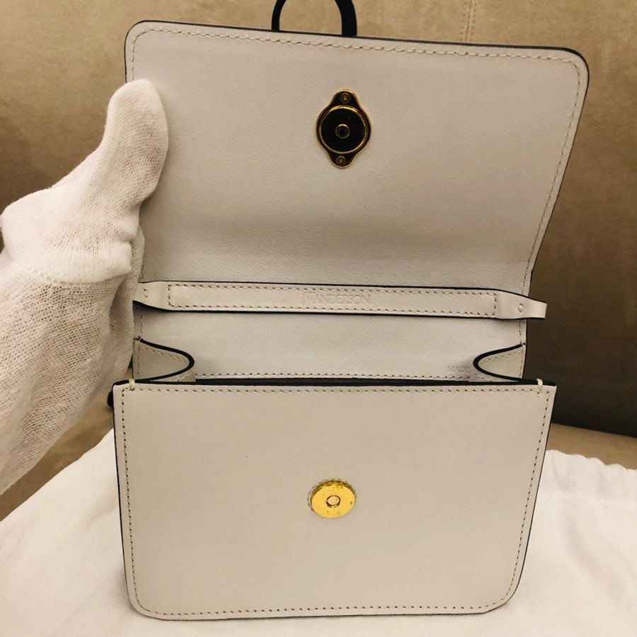 ‘可小議’ JW Anderson 牛皮肩背(手拿)包,附可調背帶,尺寸約:18.5x14x5公分-3