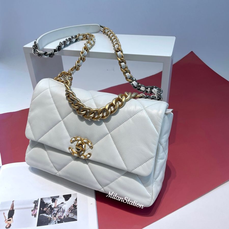 〈 CHANEL〉19米白小羊皮口蓋包-1