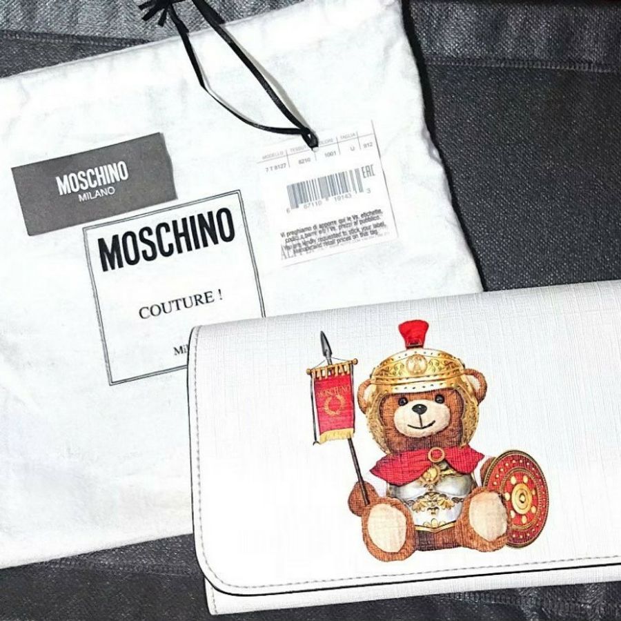 💕超可愛【全新】真品MOSCHINO立體衛兵熊防刮皮革鏈條WOC包/手拿包-0