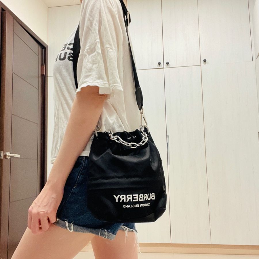 二手正品~近全新Burberry字母經典帆布/水桶包/可三背/稀缺實用款/全配(看圖看內文)誠可小議-4